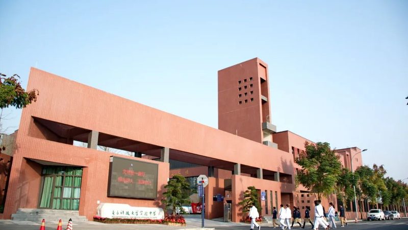 电子加工材质选择：揭秘影响性能的关键因素